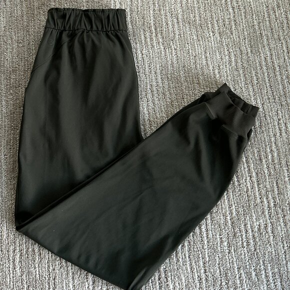 LULULEMON ~ DARK GREEN SCUBA JOGGER PANTS ~ 8 ~ POCKETS - Picture 4 of 6